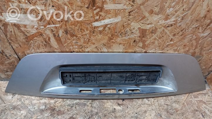 Mercedes-Benz E W211 Rivestimento portellone A2117500237