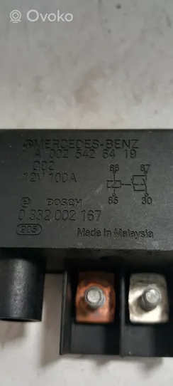 Mercedes-Benz E W211 Relais Batterie A0025426419