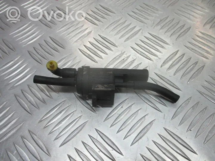 Mercedes-Benz C W203 Valve vacuum 0025401497