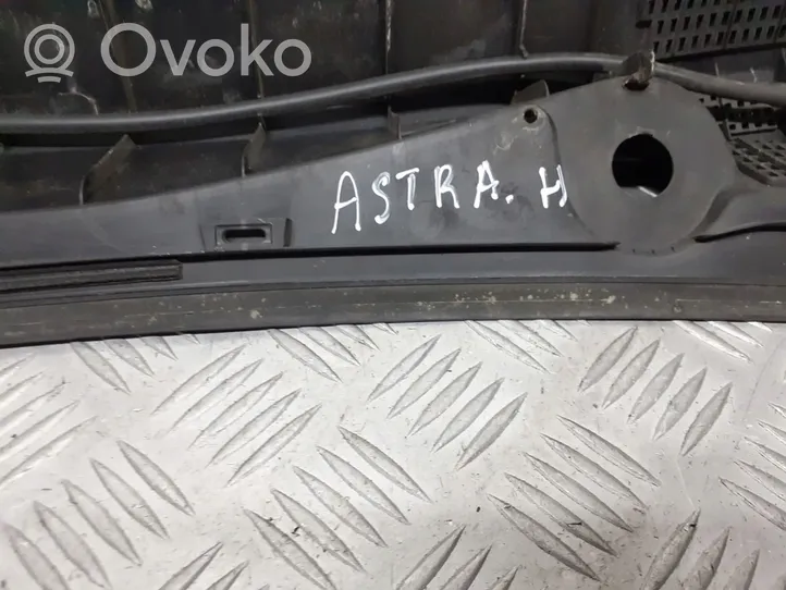 Opel Astra H Podszybie przednie 