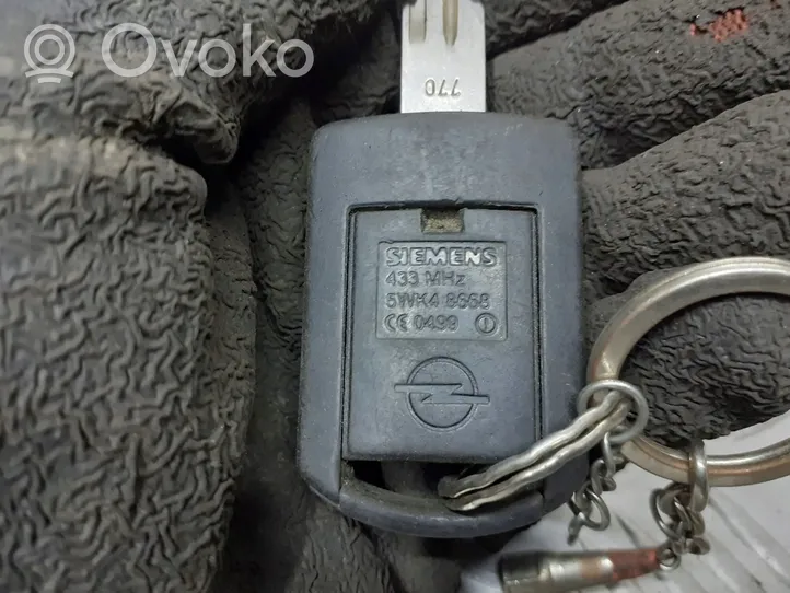 Opel Corsa C Ignition key/card 5WK48668