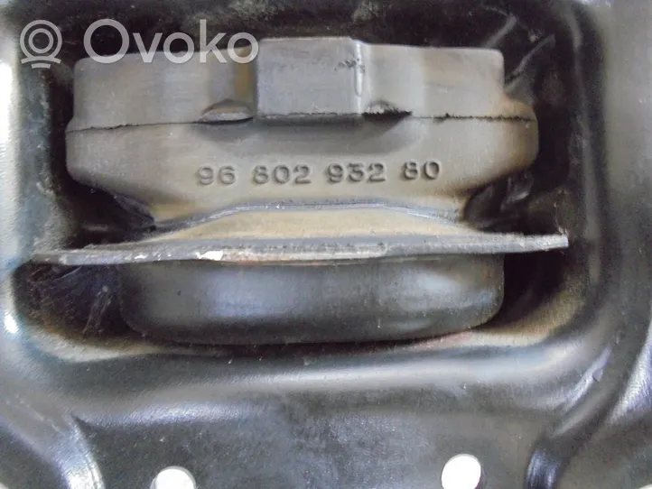 Citroen C2 Variklio tvirtinimo kronšteinas 9680293280