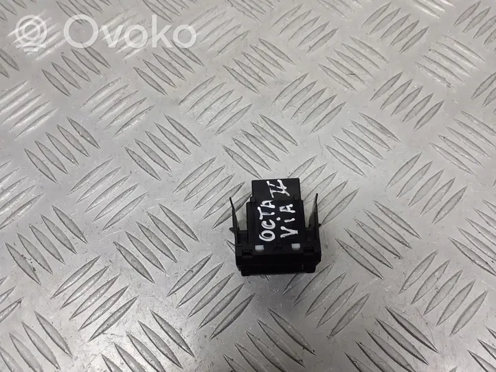 Skoda Octavia Mk2 (1Z) Valojen rele 1Z0941333