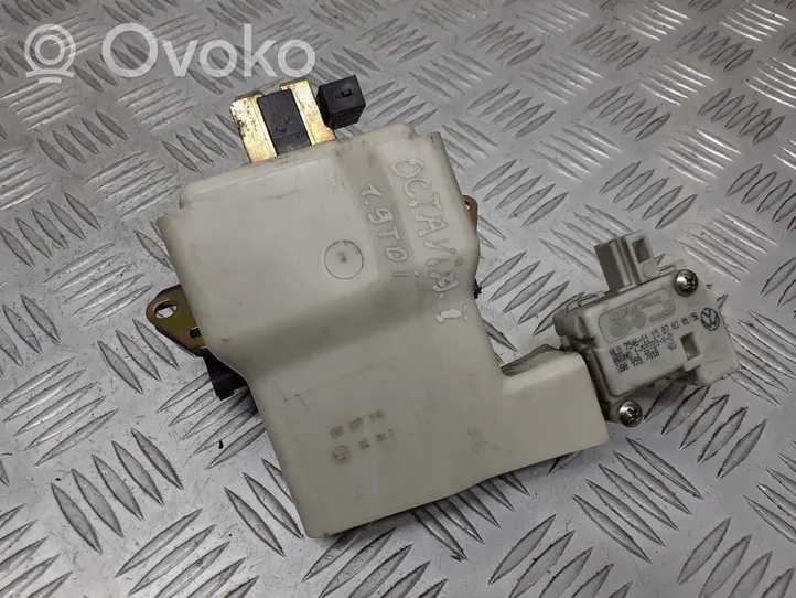 Skoda Octavia Mk1 (1U) Botón interruptor de maletero abierto 