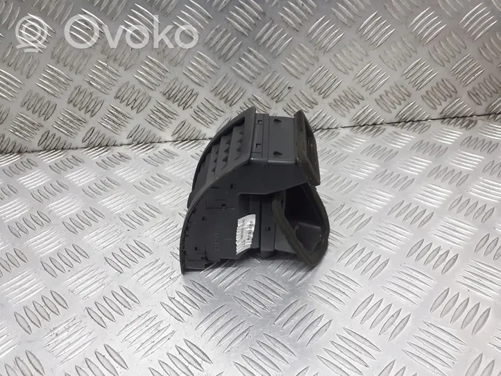 Volkswagen Polo IV 9N3 Copertura griglia di ventilazione cruscotto 6Q0819703