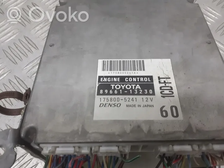 Toyota Corolla E120 E130 Sterownik / Moduł ECU 89661-13230