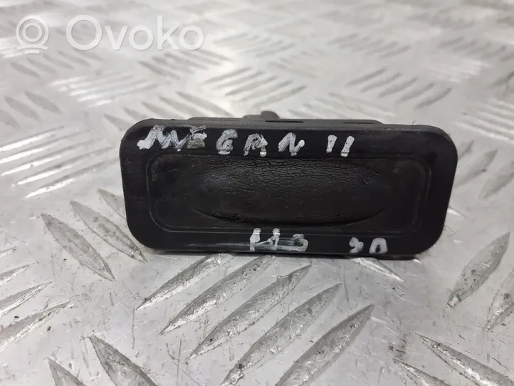 Renault Megane II Bagažinės dangčio uždarymo jungtukas 8200076256