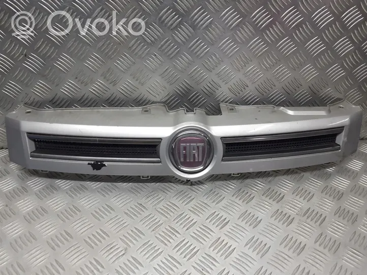 Fiat Panda II Atrapa chłodnicy / Grill LS393666