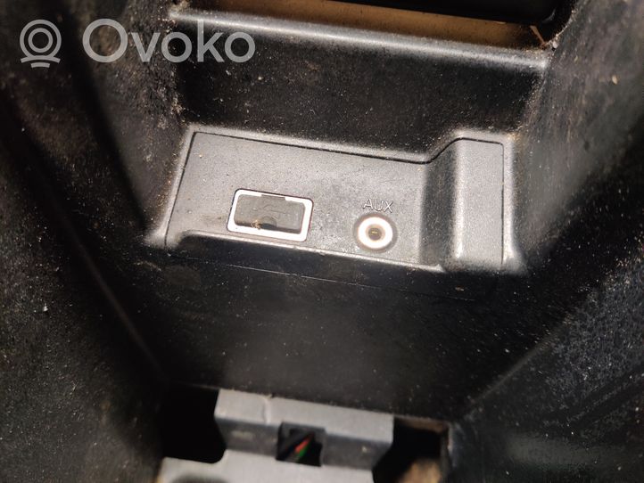 Volvo XC60 Mantu nodalījums centrālā konsole 39855305