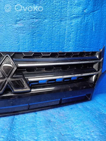 Mitsubishi Space Wagon Grille calandre supérieure de pare-chocs avant 7450B351