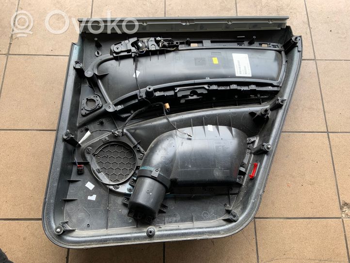 Audi Q7 4L Takaoven verhoilu 4L0867305