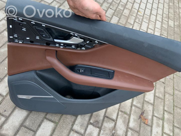 Audi Q7 4M Boczki / Poszycie drzwi tylnych 4M0867318B