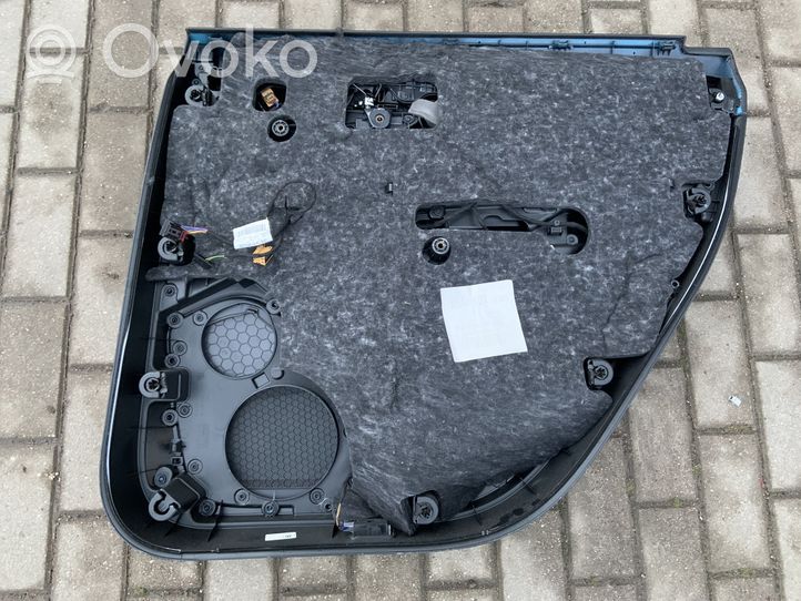 Audi Q7 4M Takaoven verhoilu 4M0867317B