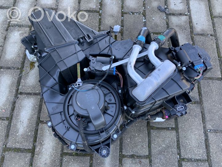 Audi Q7 4L Salono oro mazgo komplektas 4L0820004E