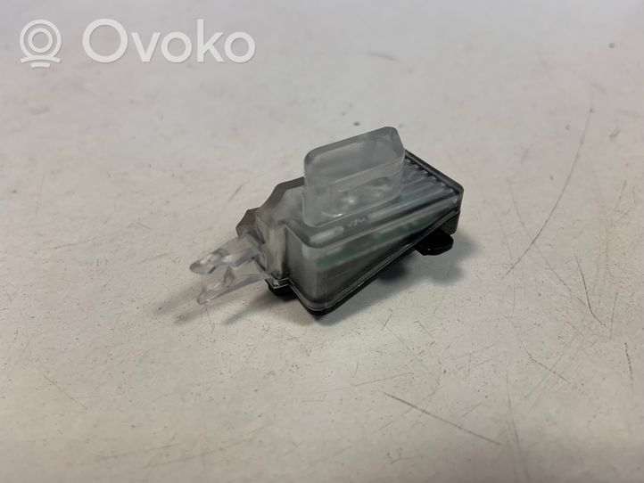 Audi A4 S4 B9 Lampka zewnętrzna przedniej klamki 8W0947134