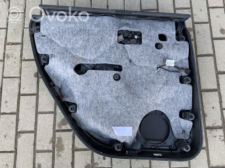 Audi Q7 4M Takaoven verhoilu 4M0863982