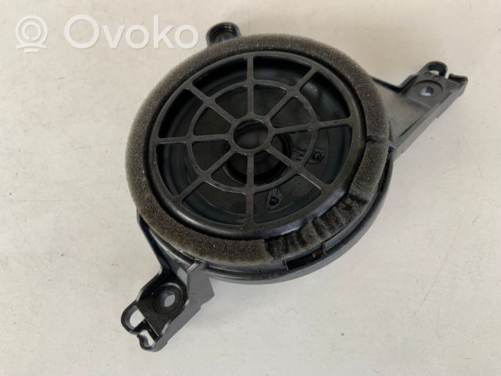 Audi Q7 4M Garsiakalbis (-iai) galinėje palangėje 4M0035398D