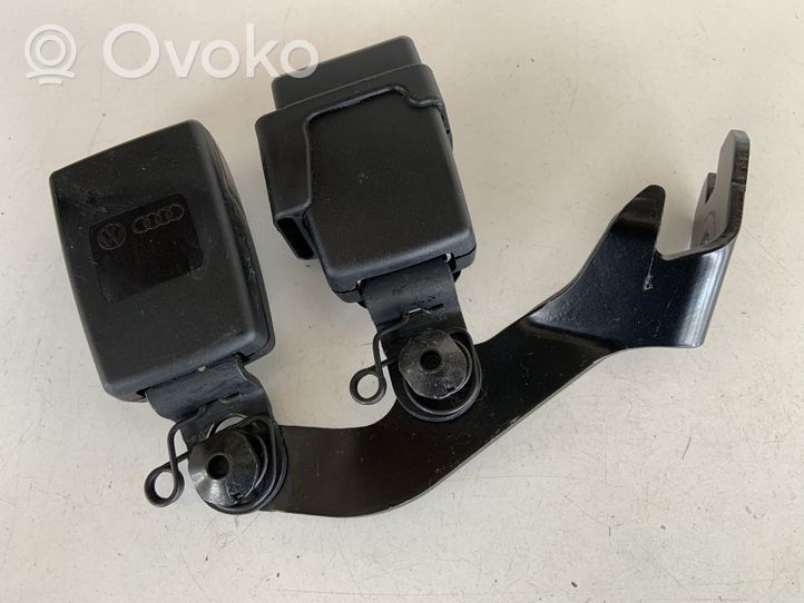 Audi A8 S8 D4 4H Klamra środkowego pasa bezpieczeństwa fotela tylnego 4H0857740