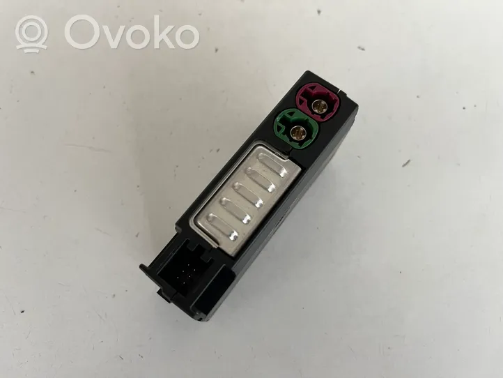 Audi Q5 SQ5 Gniazdo / Złącze USB 8W0035708A