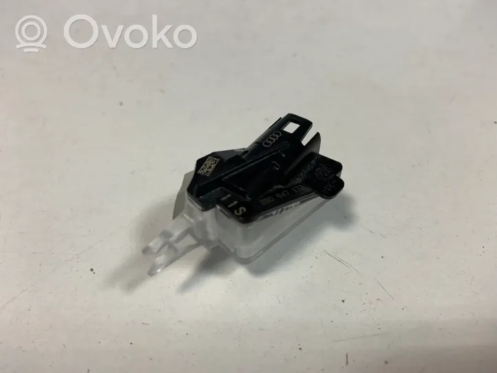 Audi Q5 SQ5 Lampka zewnętrzna przedniej klamki 8W0947133