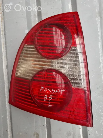Volkswagen PASSAT B5.5 Galinis žibintas kėbule 28409014