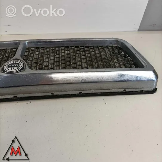 Lancia Thema Front grill 670800001