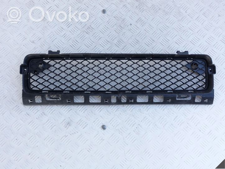 Mercedes-Benz G W463 Etupuskurin alempi jäähdytinsäleikkö A4638857701