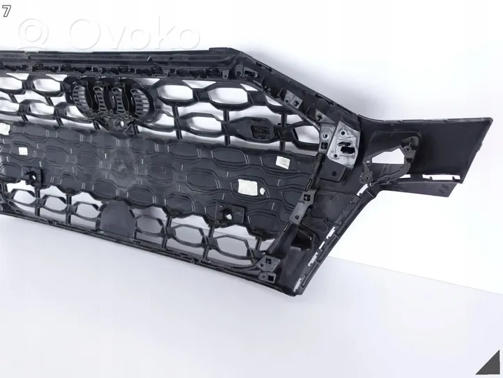 Audi RS3 8Y Grille calandre supérieure de pare-chocs avant 8Y0853651H