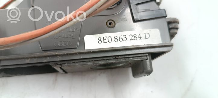 Audi A4 S4 B6 8E 8H Gniazdo zapalniczki przedniej tunelu środkowego 8E0863284D