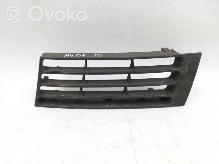 Audi A4 S4 B5 8D Grille inférieure de pare-chocs avant AD9901501