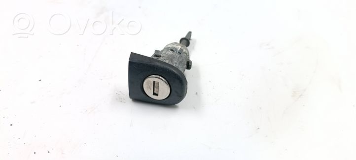 Volkswagen Bora Serratura portiera anteriore (vicino alla maniglia) 1U0837167