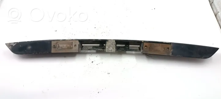 Audi A4 S4 B5 8D Отделка номерного знака 8D9827576