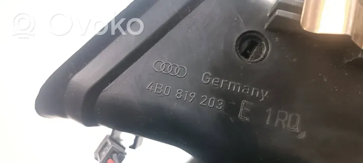 Audi A6 S6 C5 4B Takaosan ilmakanavan tuuletussuuttimen ritilä 4B0819203E