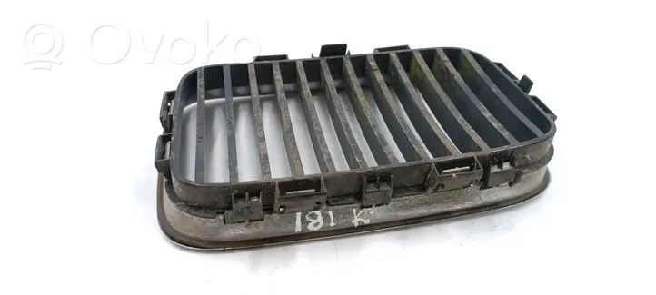 BMW 3 E36 Grille de calandre avant 51138122237