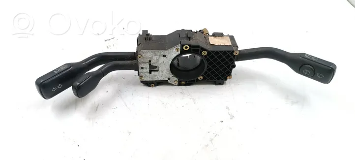 Audi A4 S4 B5 8D Leva/interruttore dell’indicatore di direzione e tergicristallo 4D0953513