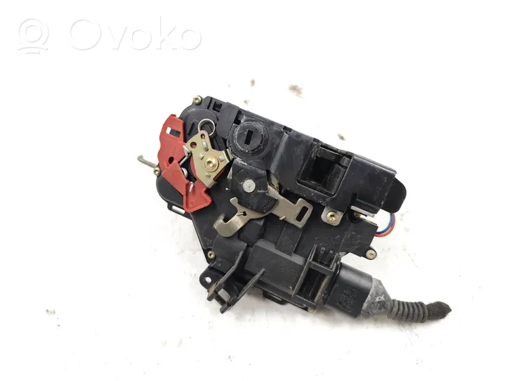 Audi A4 S4 B6 8E 8H Etuoven lukko 8E0839016C