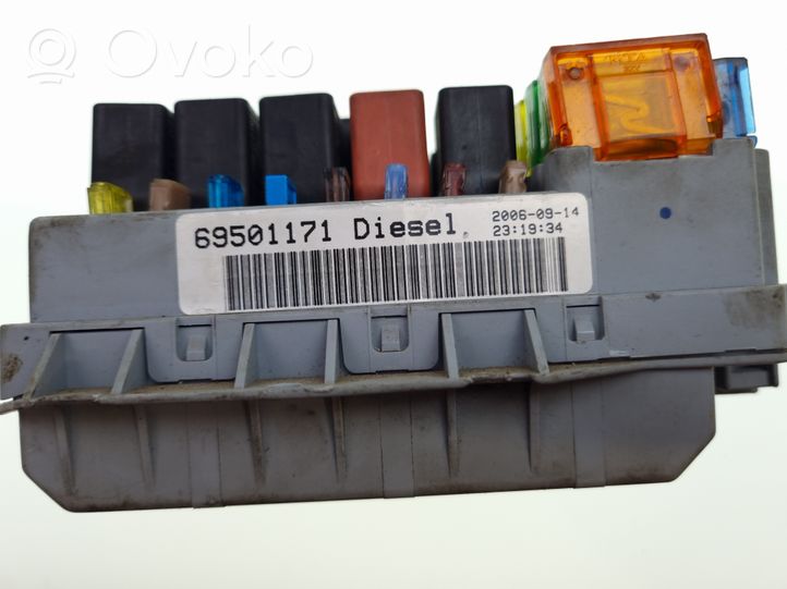 Iveco Daily 35 - 40.10 Module de fusibles 69501171