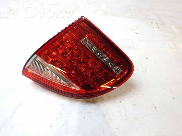 Porsche Cayenne (92A) Lampy tylnej klapy bagażnika 7P5945094N