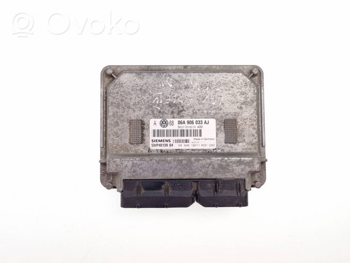 Volkswagen Golf IV Calculateur moteur ECU 06A906033AJ