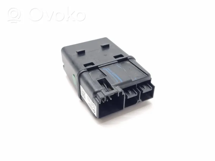 Chrysler Pacifica USB-pistokeliitin 68229840AA