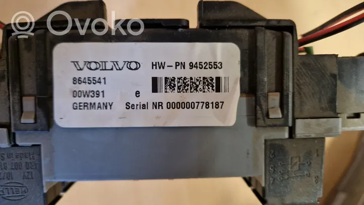 Volvo XC70 Saugiklių blokas 8645541