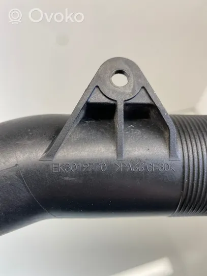 Ford Focus Manguera/tubo del intercooler EK3019770