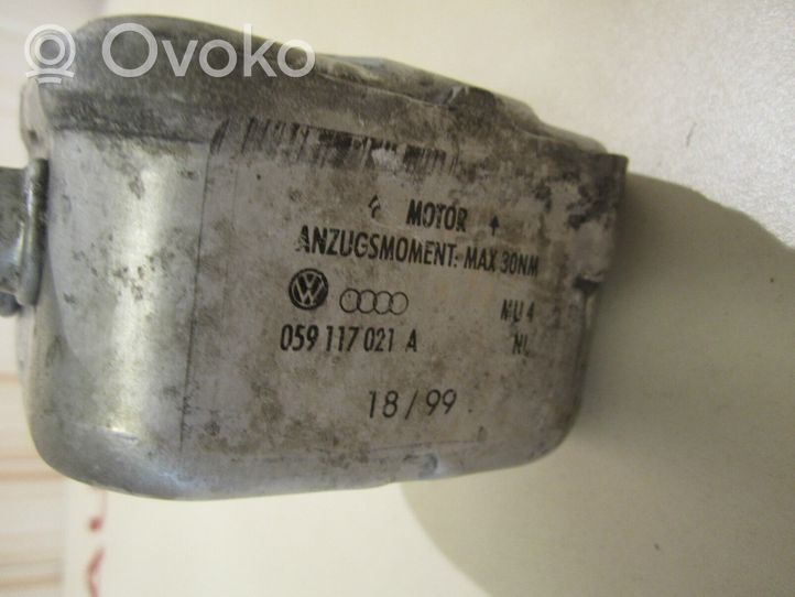 Audi A8 S8 D2 4D Öljynsuodattimen kannake 059117021A