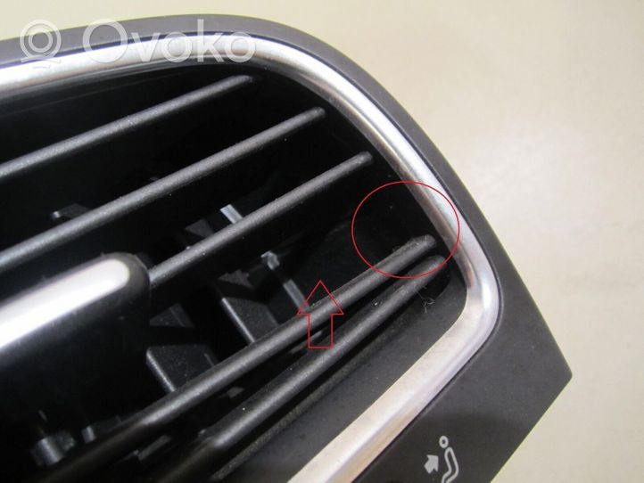 Volkswagen Golf VI Griglia di ventilazione centrale cruscotto 5K0815736D