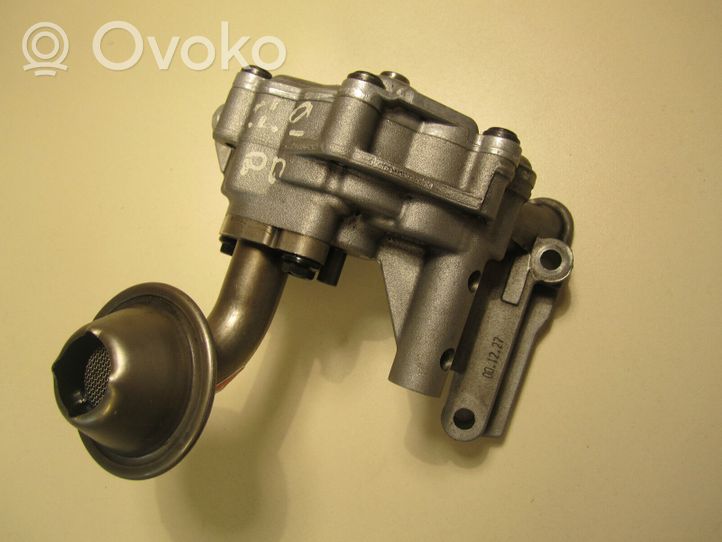 Volkswagen PASSAT B5 Oil pump 038115105B