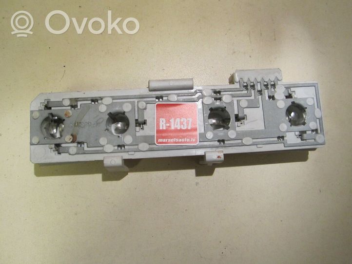 Skoda Octavia Mk2 (1Z) Takavalon polttimon suojan pidike 1Z5945258A