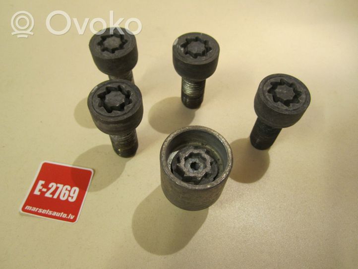 Volkswagen PASSAT CC Anti-theft wheel nuts and lock 