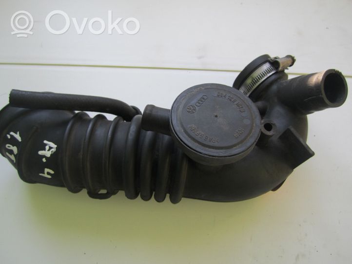 Audi A4 S4 B5 8D Część rury dolotu powietrza 058133356A