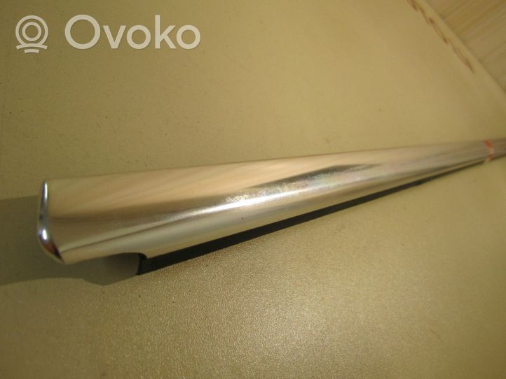 Volkswagen PASSAT B6 Front door handle cover 