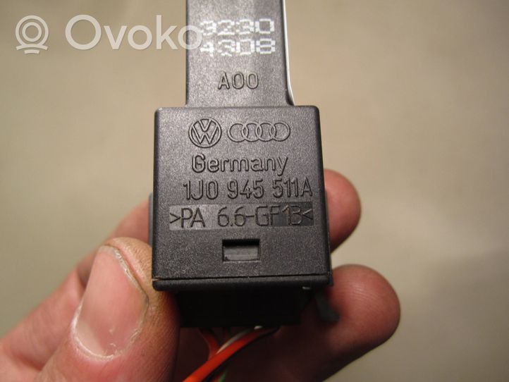 Audi A2 Jarrupolkimen anturin kytkin 1J0945511A